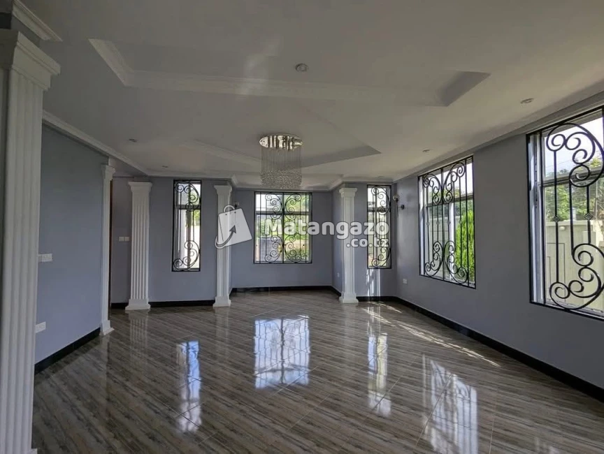 7BEDROOM HOUSE FOR SALE  IN NJIRO-ARUSHA