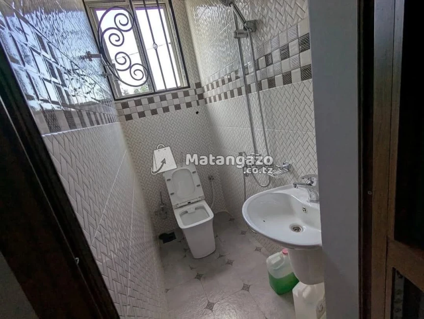 7BEDROOM HOUSE FOR SALE  IN NJIRO-ARUSHA
