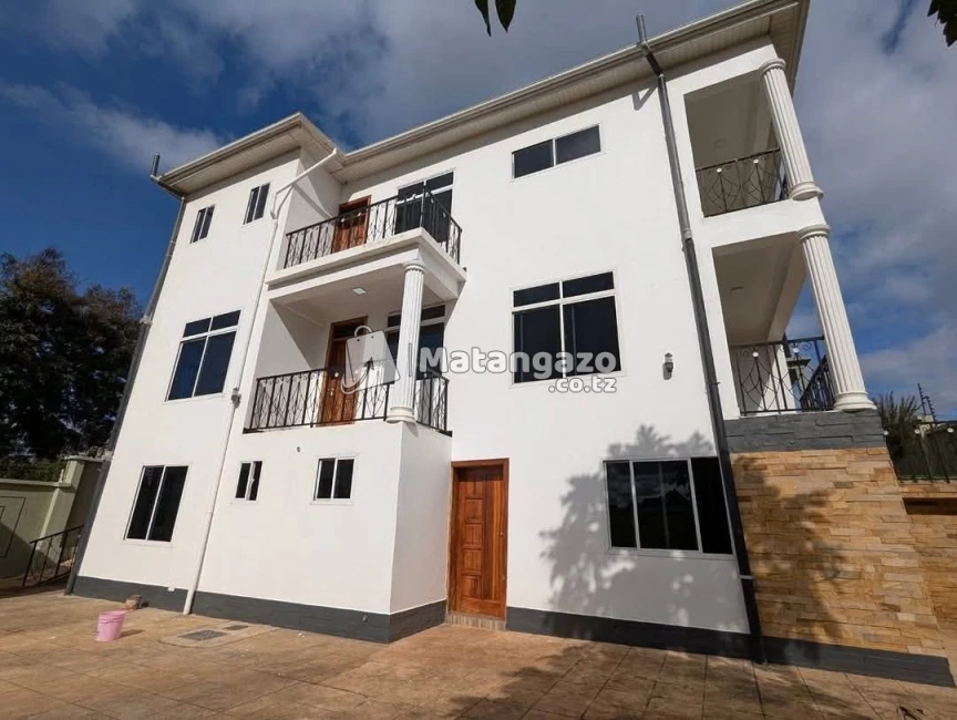 7BEDROOM HOUSE FOR SALE  IN NJIRO-ARUSHA