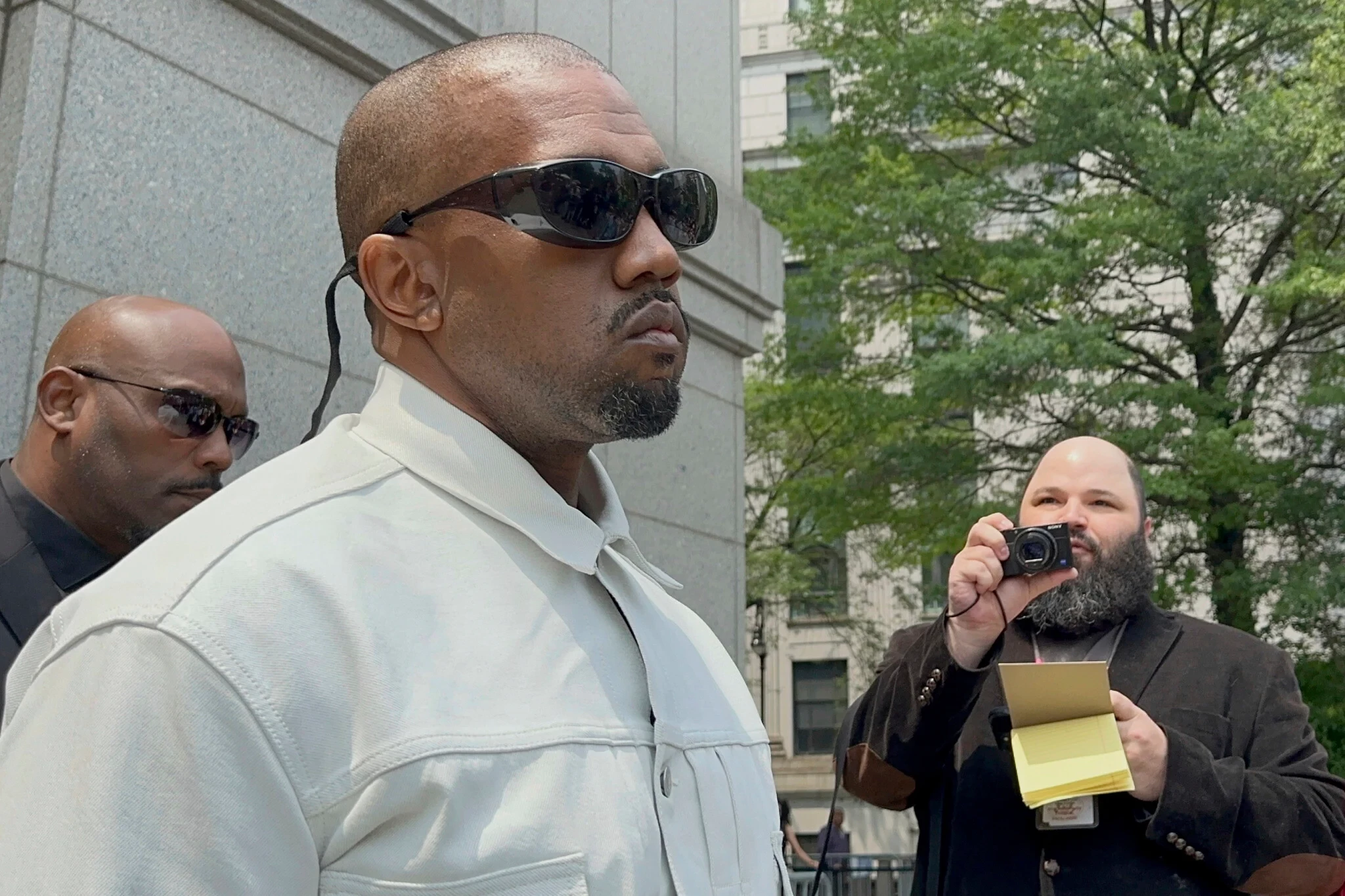 KANYE WEST APIGWA MARUFUKU KUINGIA AUSTRALIA