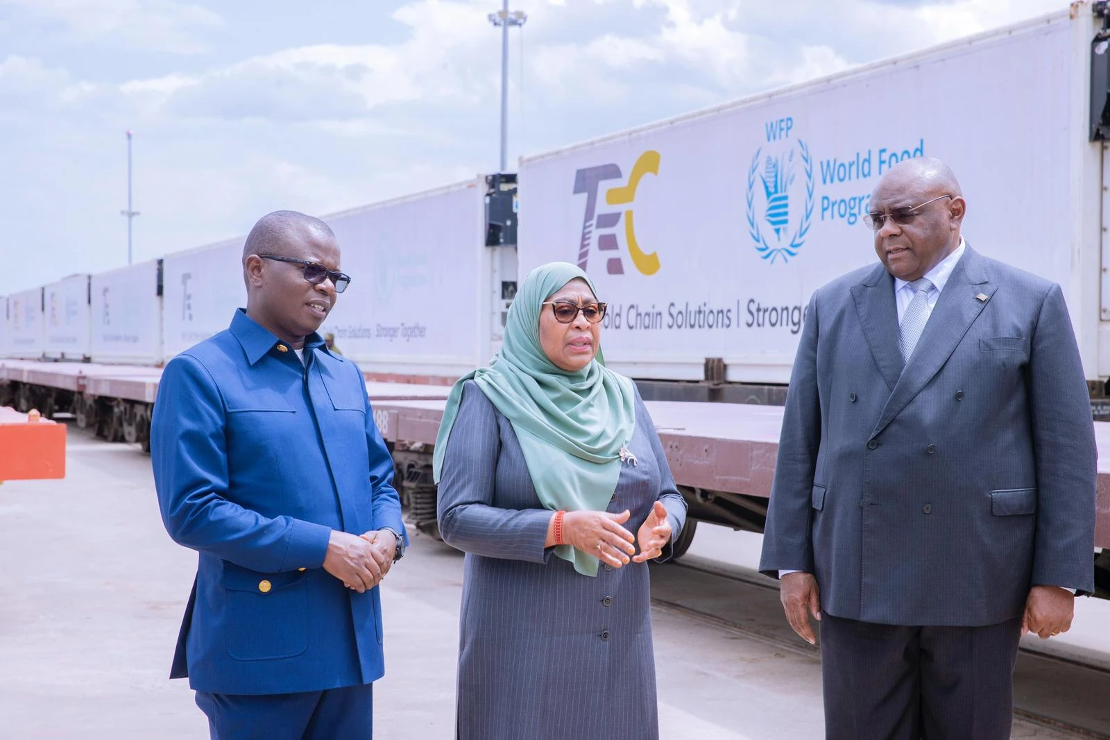 Picha : RAIS SAMIA AZINDUA USAFIRISHAJI WA MIZIGO KWA TRENI YA UMEME YA SGR
