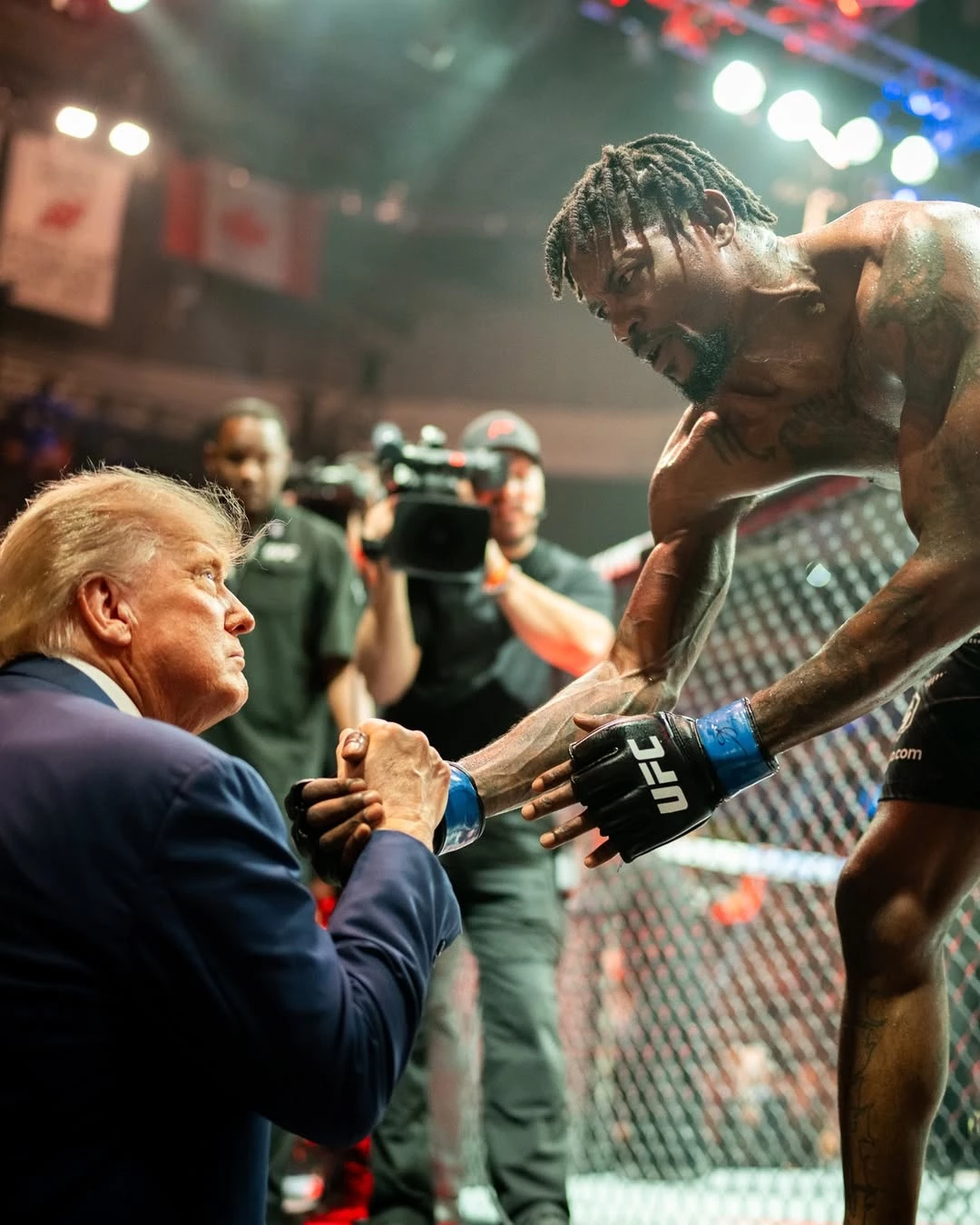 PICHA ; TRUMP AWAALIKA IKULU MABONDIA WA UFC