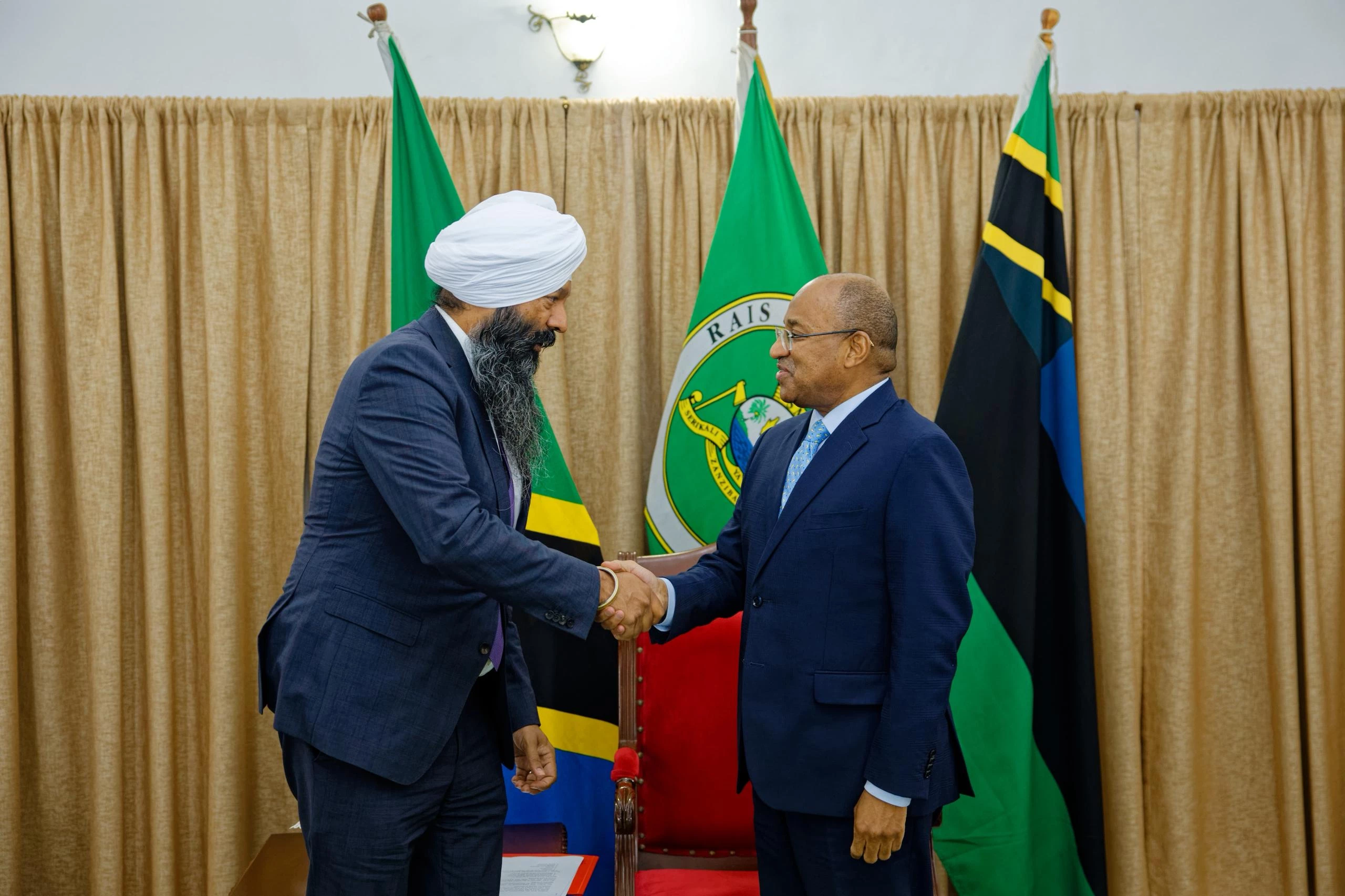 RAIS MWINYI AISHUKURU CANADA KWA KUENDELEA KUISAIDIA ZANZIBAR