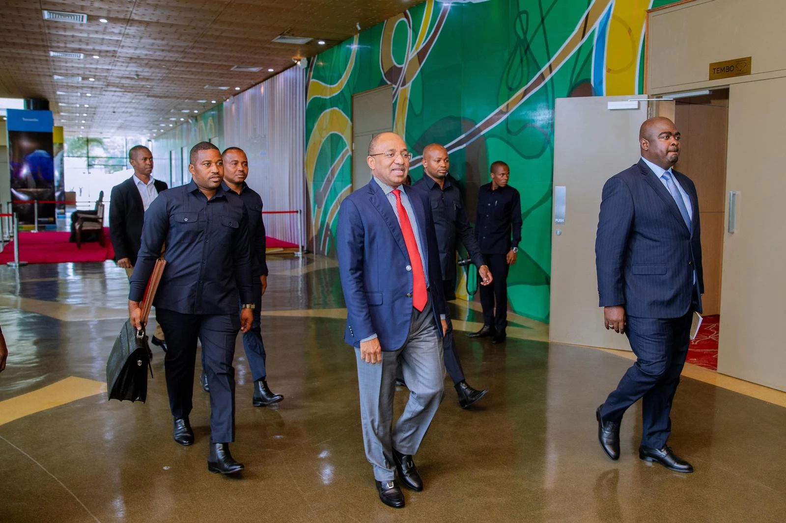 PICHA : MAWAZIRI, MAKATIBU WA KUU NA VIONGOZI WENGINE WAKIWASILI IKULU -KIKAO CHA BARAZA LA MAWAZIRI
