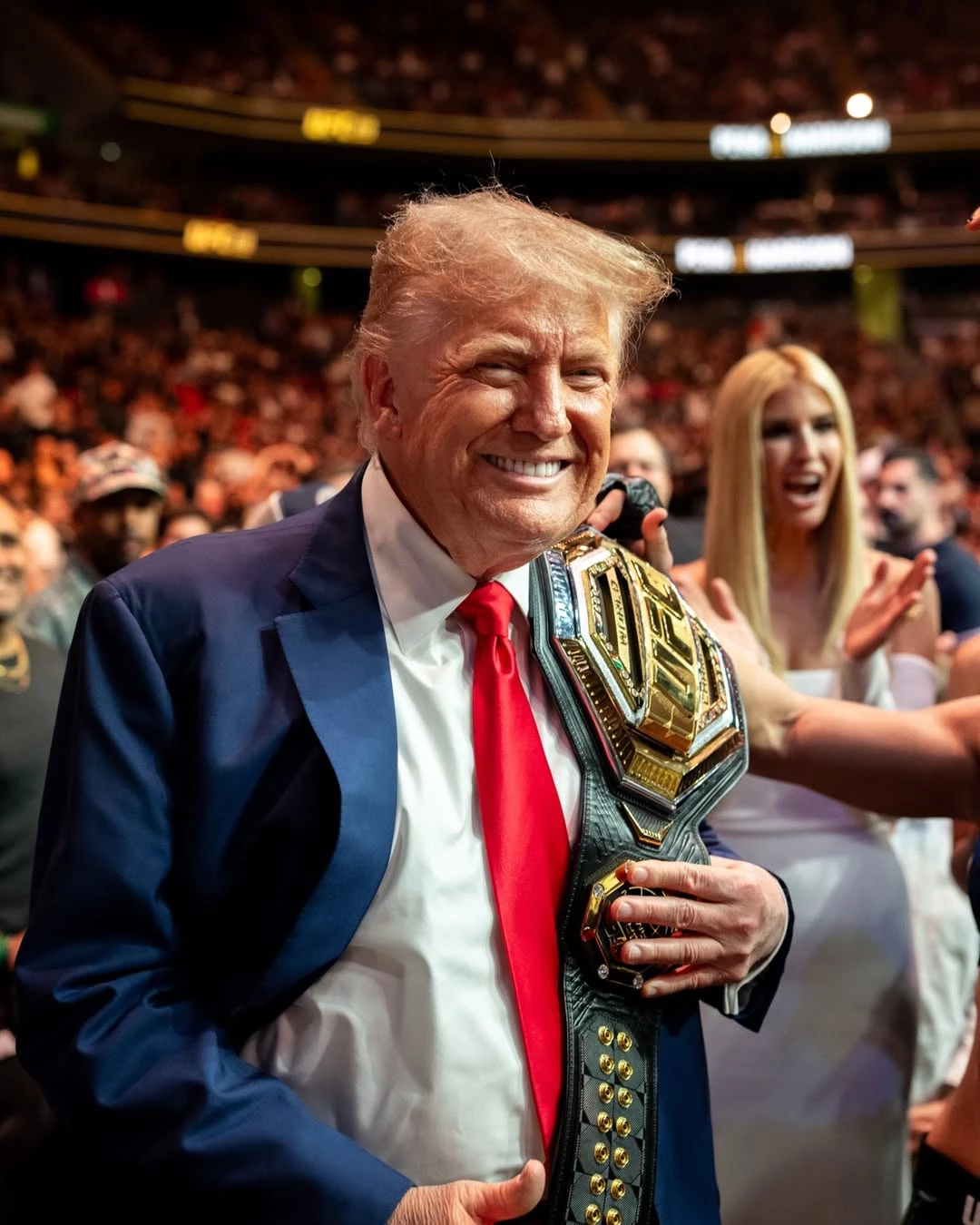 TRUMP : NAANDAA PAMBANO LA NGUMI IKULU - WHITE HOUSE