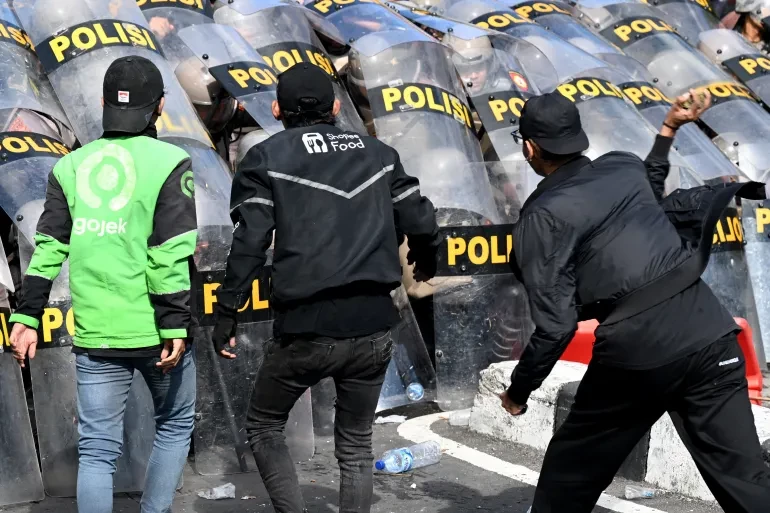 INDONESIA YAPUNGUZA MARUPURUPU YA WABUNGE KUFUATIA MAANDAMANO
