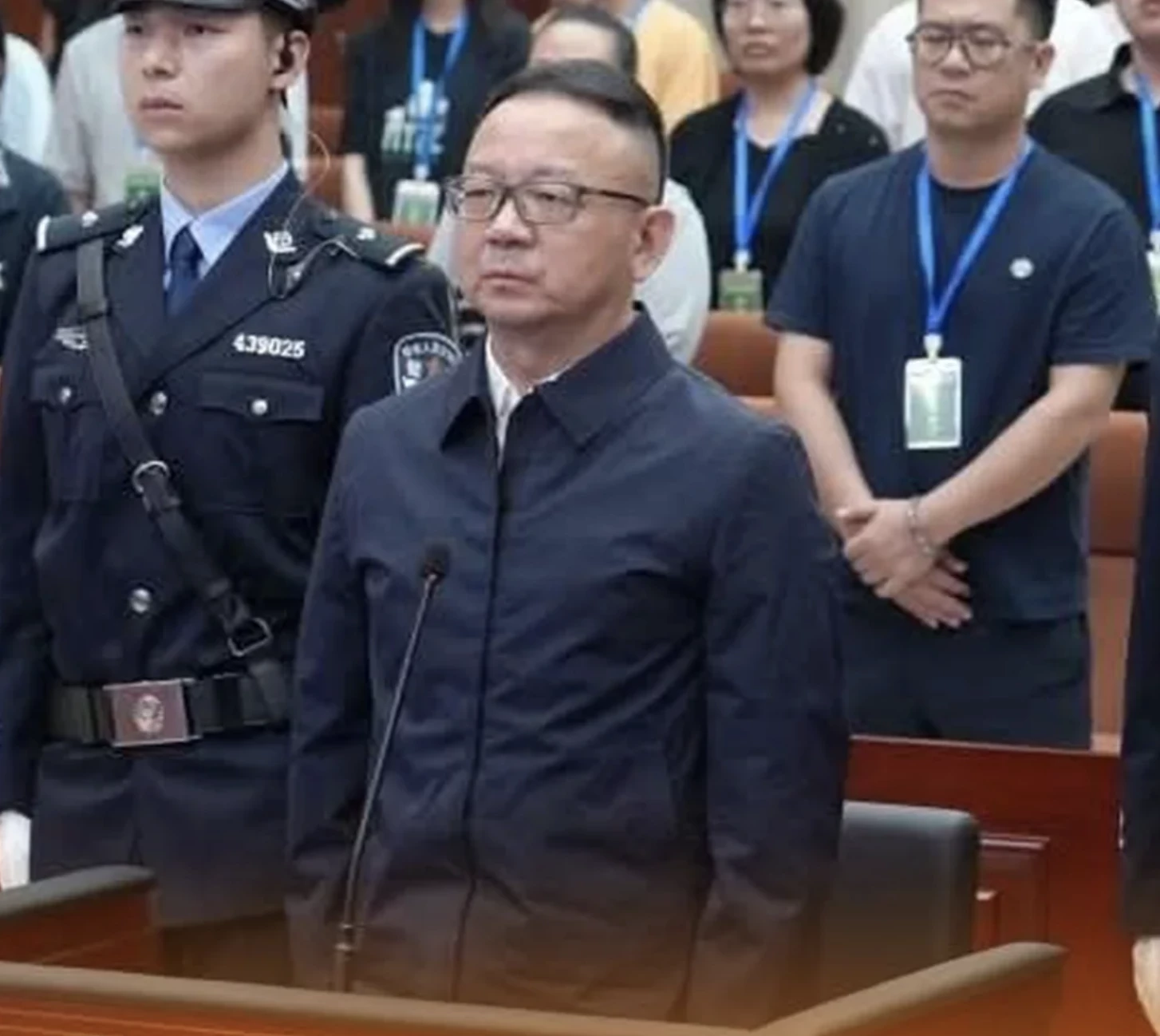 AMEHUKUMIWA ADHABU YA KIFO ,KIONGOZI MKUBWA SEREKALI YA CHINA