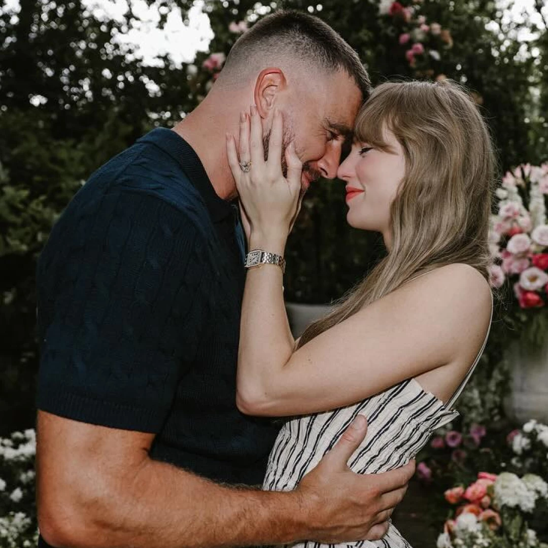 TAYLOR SWIFT ATANGAZA UCHUMBA NA TRAVIS KELCE TAYLOR SWIFT ATANGAZA UCHUMBA NA TRAVIS KELCE