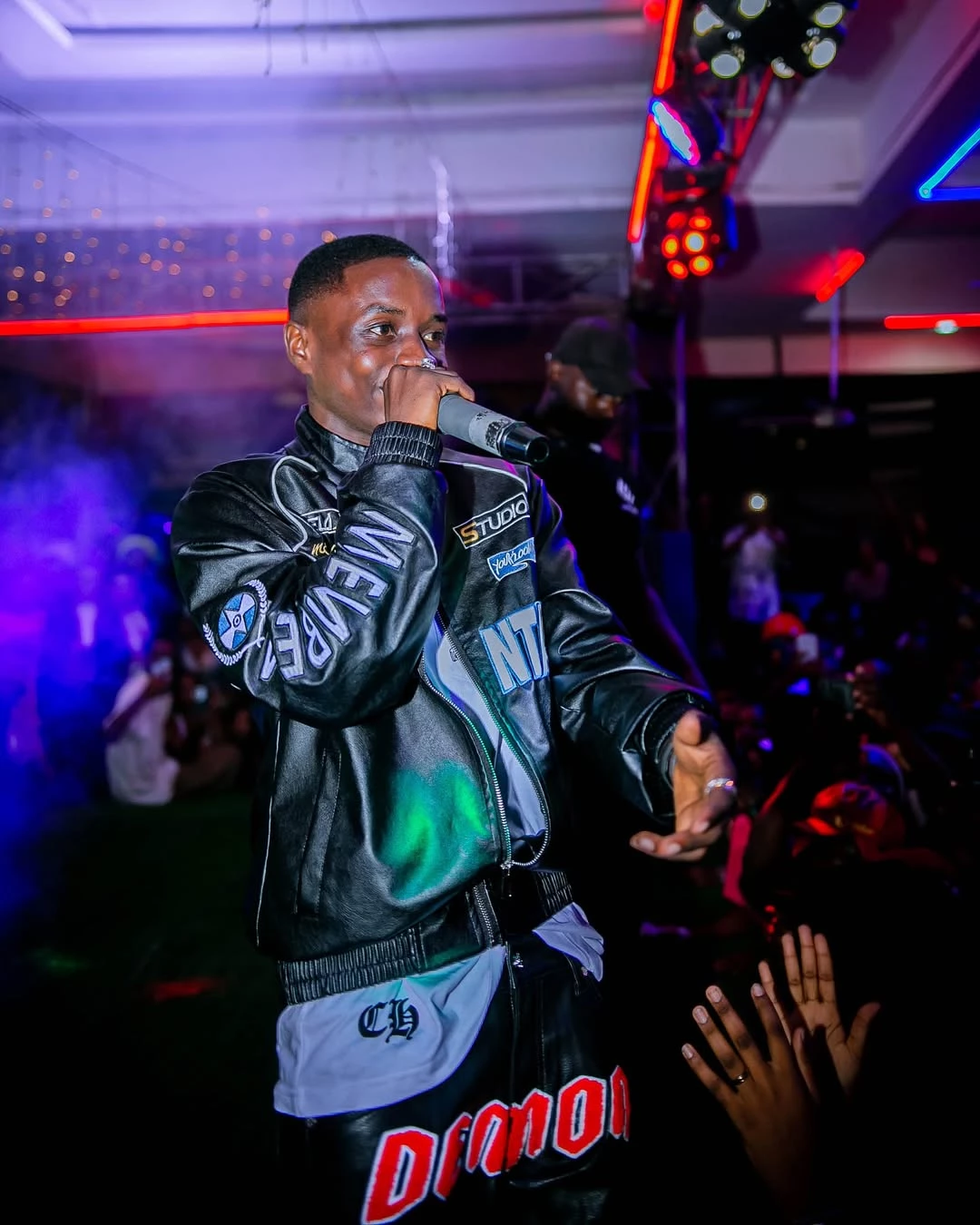 UMENIZA WEWE? JE SIO NGOMA YA  DOGO PATEN ,MSIKILIZE MENEJA WAKE  HAPA